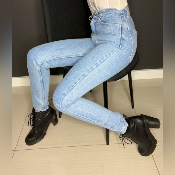 Vintage American Apparel High Waisted Light Wash Denim Mom Jeans - Picture 7 of 8